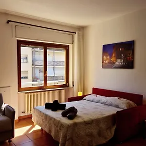 Ampio E Luminoso Monolocale Appartement